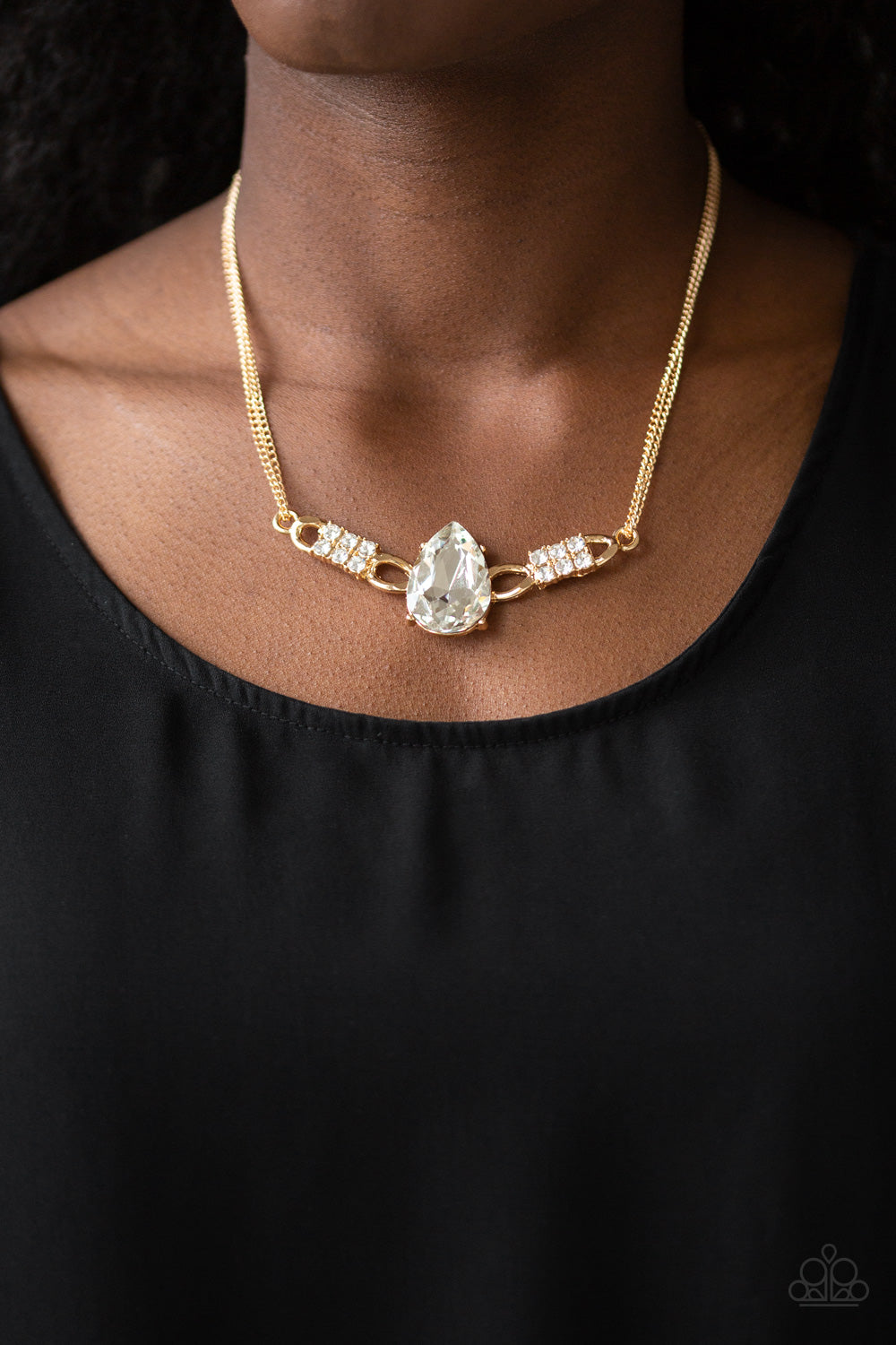 Paparazzi ♥ Way To Make An Entrance - Gold ♥  Necklace
