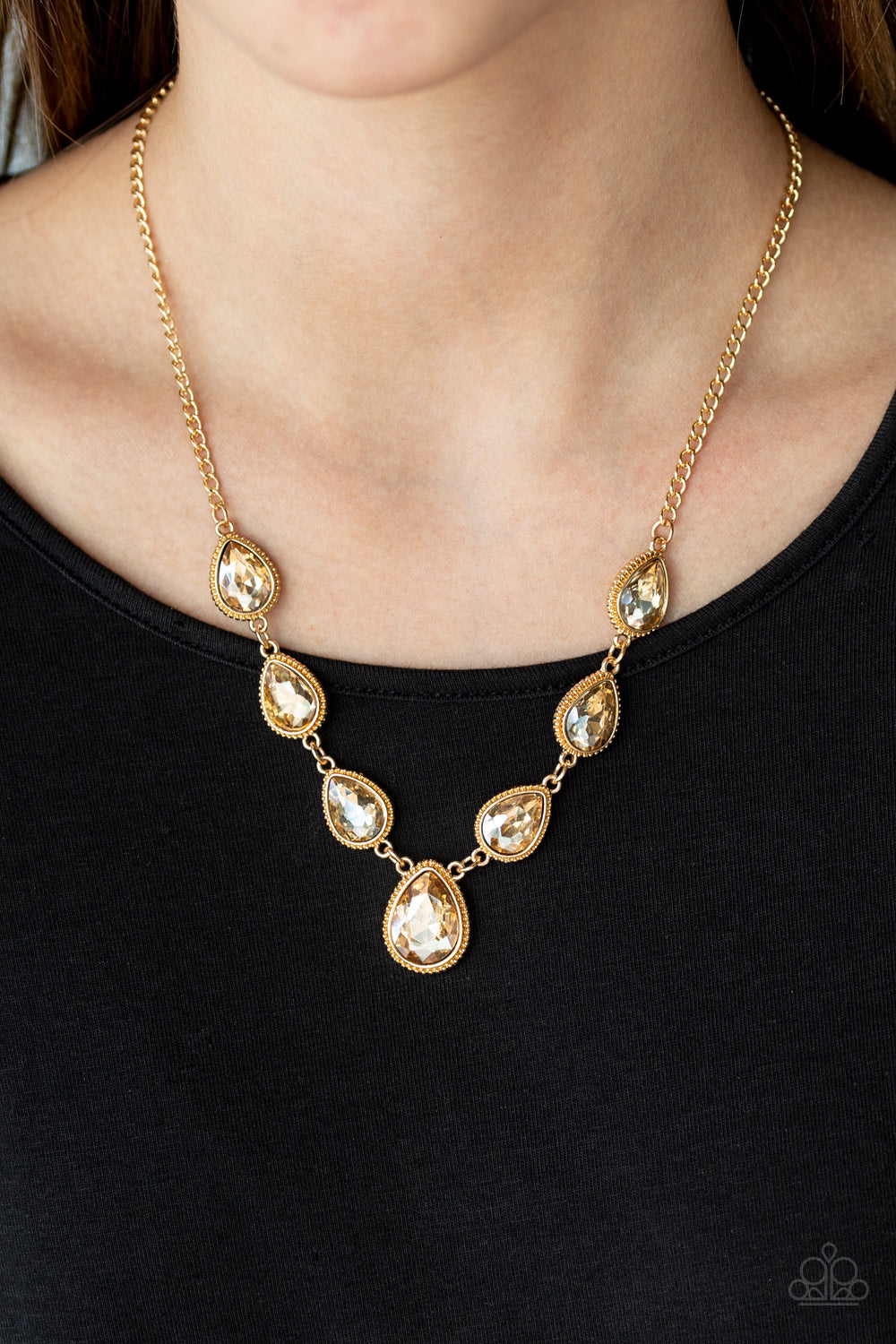 Paparazzi ♥ Socialite Social - Gold ♥  Necklace
