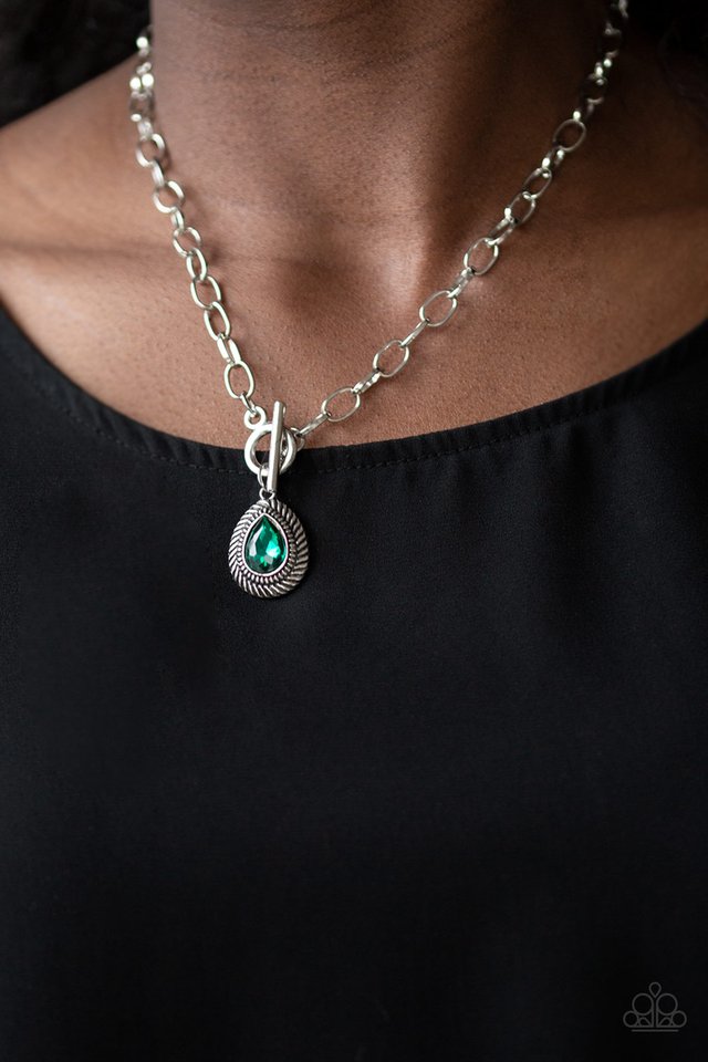Paparazzi ♥ Sheen Queen - Green ♥ Necklace