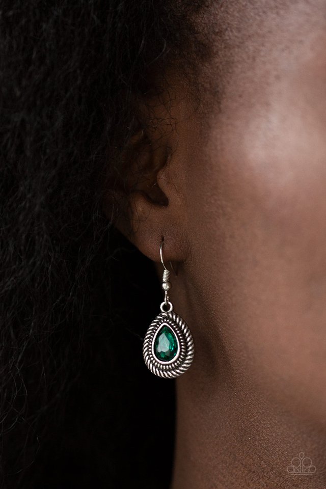 Paparazzi ♥ Sheen Queen - Green ♥ Necklace