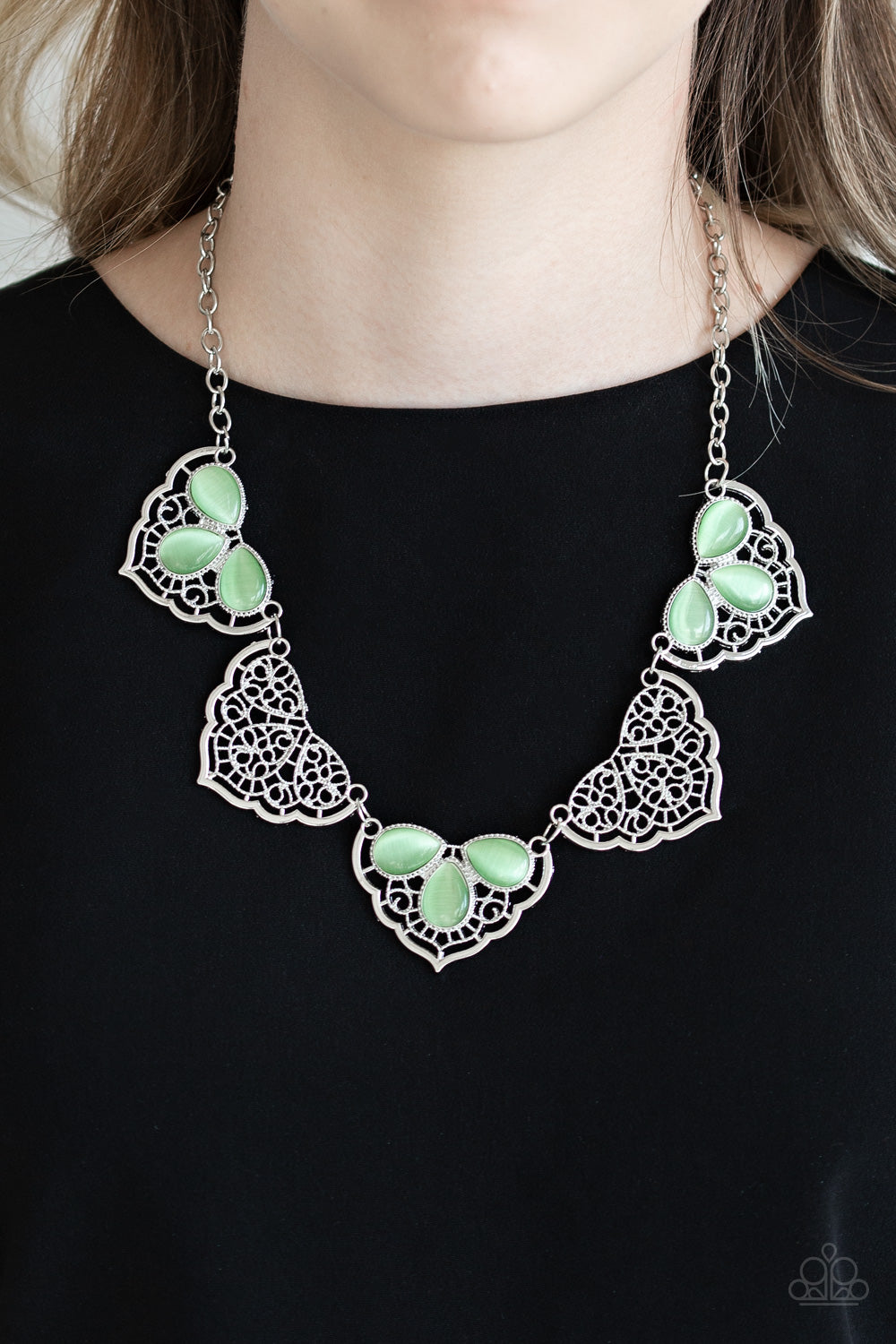 Paparazzi ♥ East Coast Essence - Green ♥  Necklace