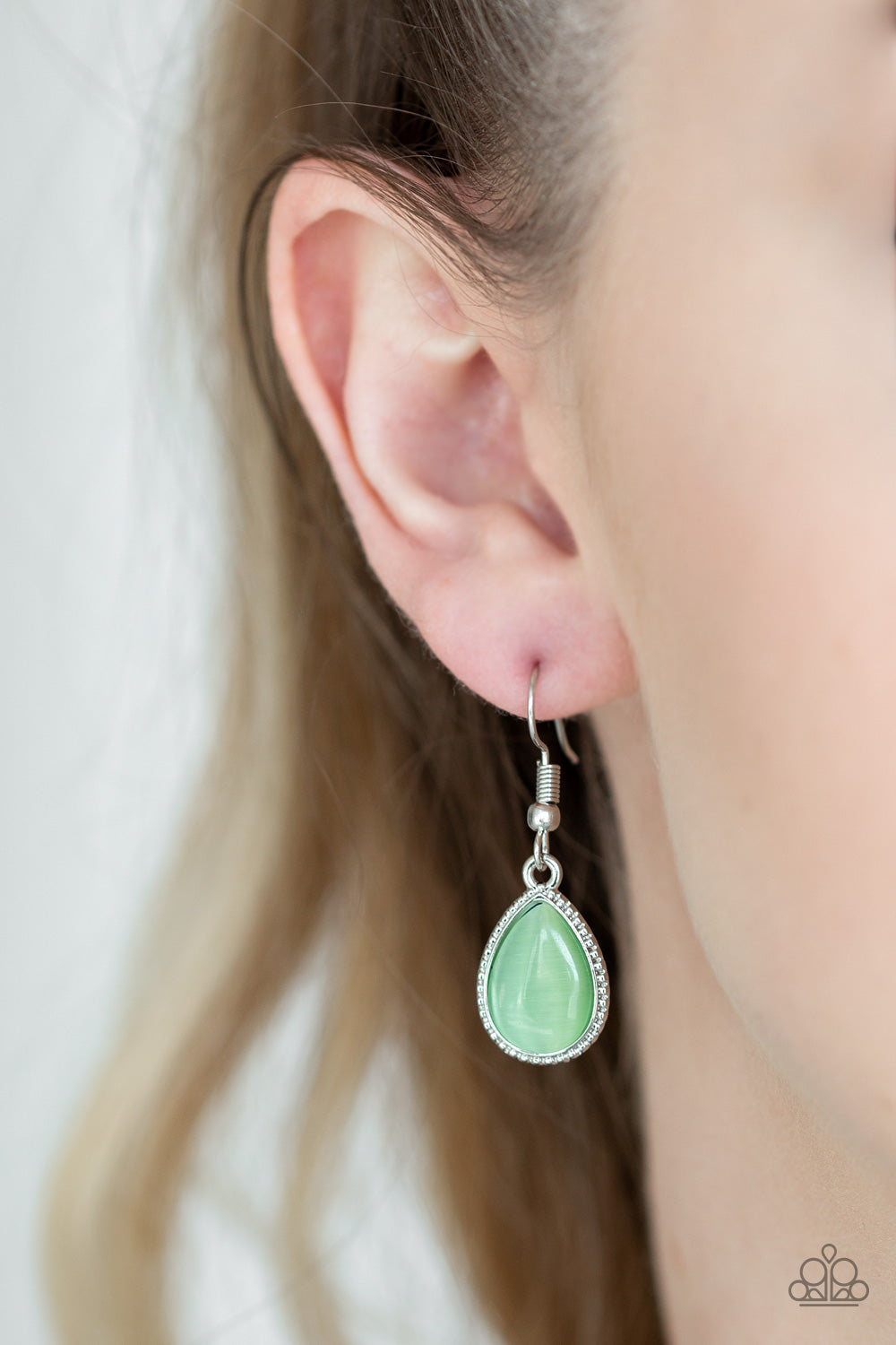 Paparazzi ♥ East Coast Essence - Green ♥  Necklace