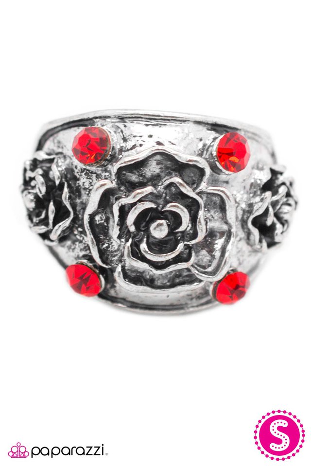 Paparazzi ♥ Bed Of Roses - Red ♥ Ring