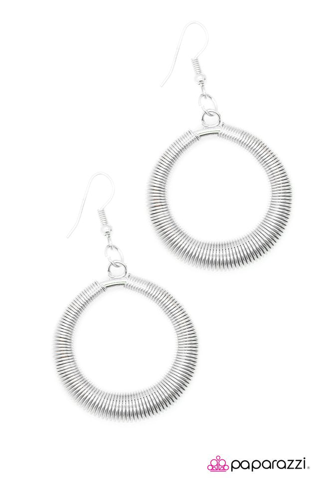 Paparazzi ♥ Bounce Back - Silver ♥ Earrings