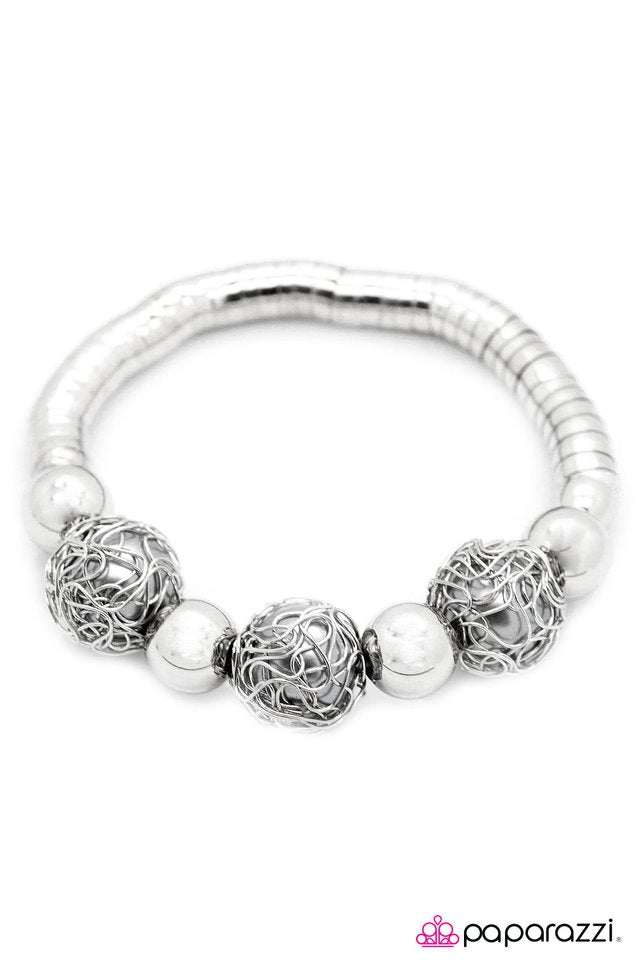 Paparazzi ♥ Elegant Entrapment - Silver ♥ Bracelet