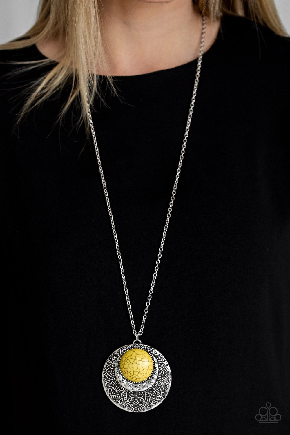 Paparazzi ♥ Medallion Meadow - Yellow ♥  Necklace