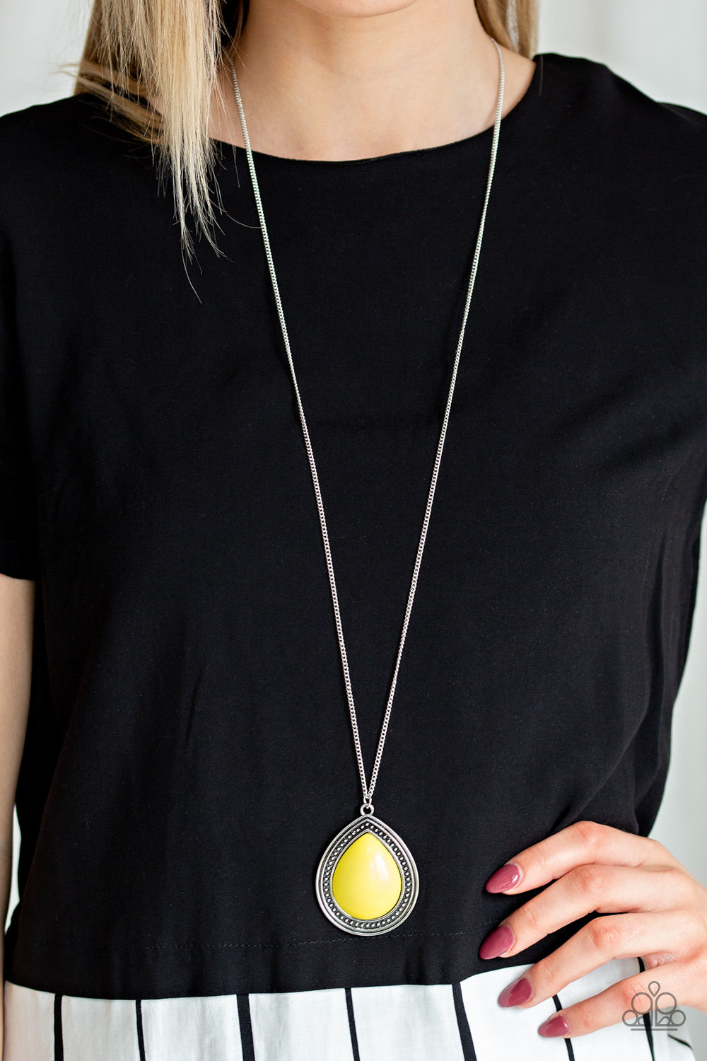Paparazzi ♥ Chroma Courageous - Yellow ♥  Necklace