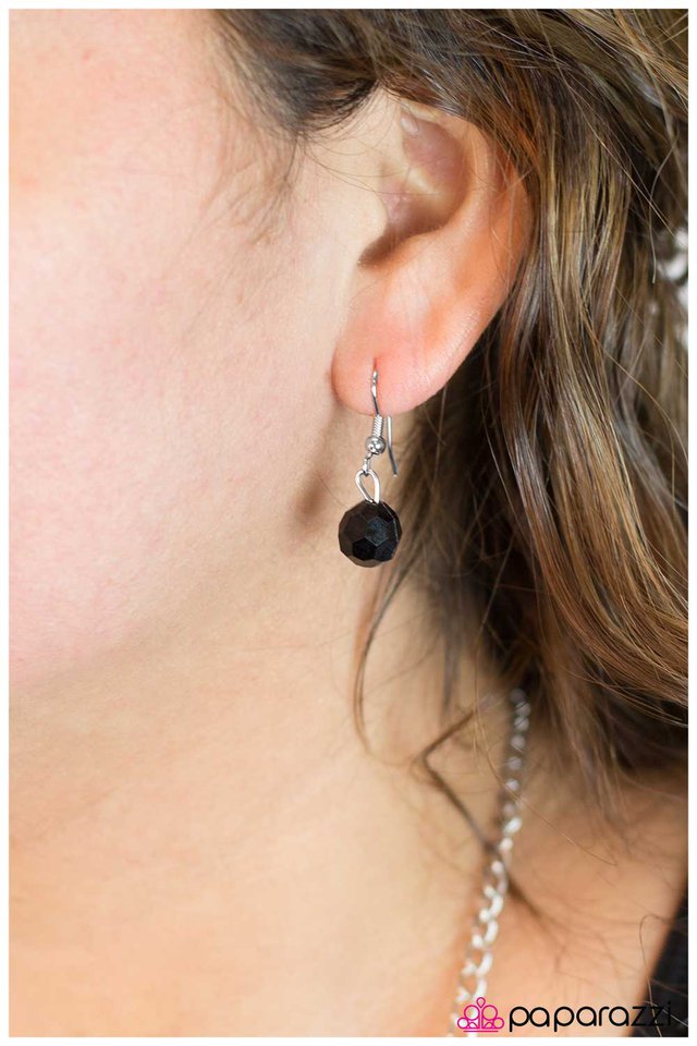 Paparazzi ♥ Fashionably Faded - Black ♥ Necklace