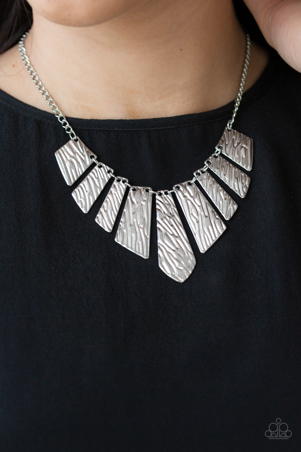 Paparazzi ♥ Texture Tigress - Silver ♥  Necklace