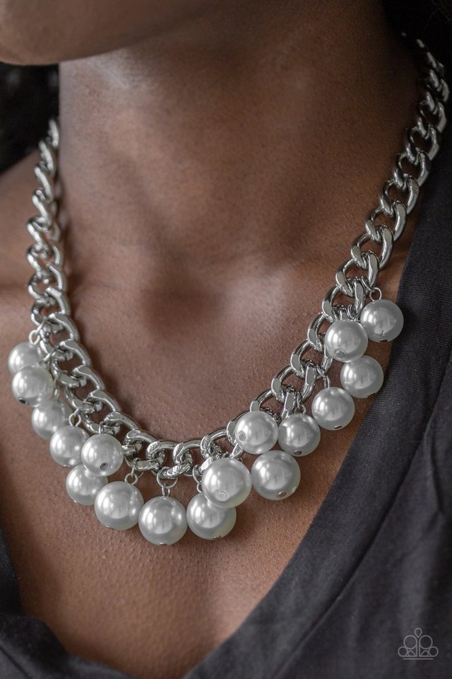 Paparazzi ♥ Get Off My Runway - Silver ♥ Necklace