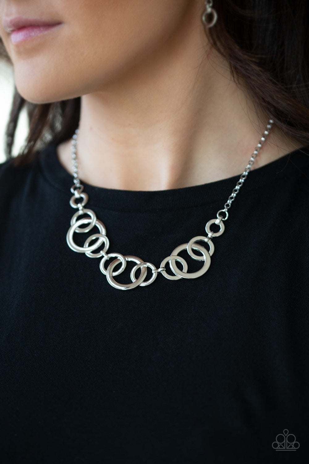 Paparazzi ♥ Going In Circles - Silver ♥  Necklace