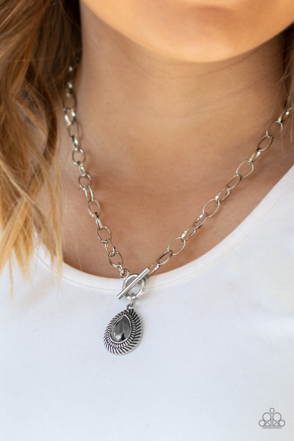 Paparazzi ♥ Sheen Queen - Silver ♥  Necklace