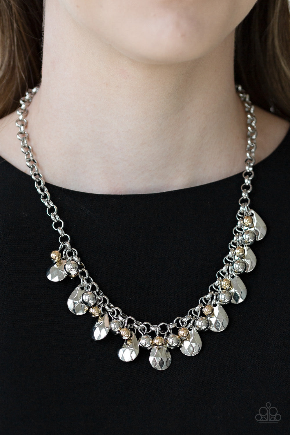 Paparazzi ♥ Stage Stunner - Silver ♥  Necklace