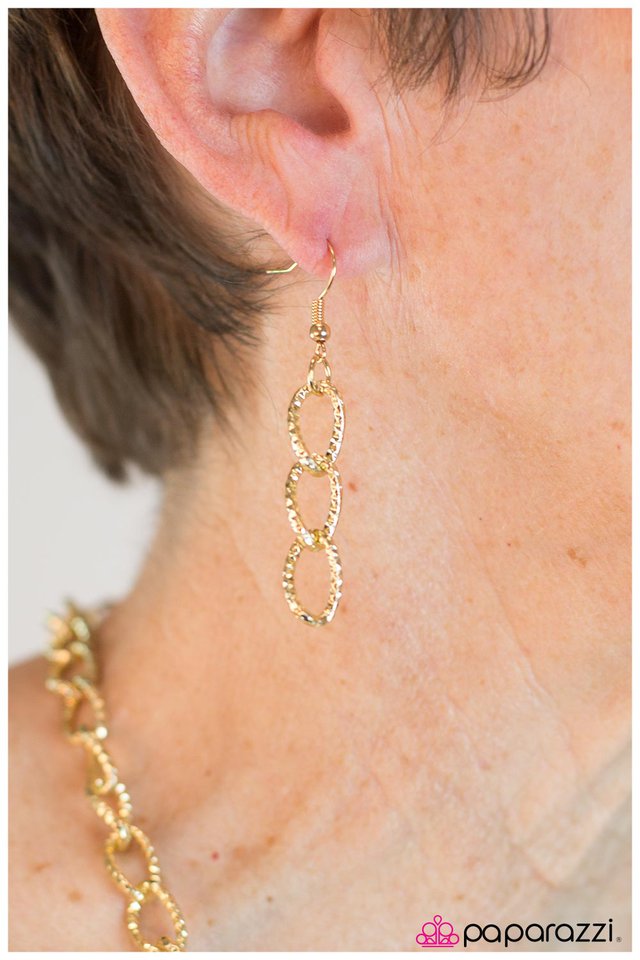 Paparazzi ♥ Snowblind - Gold ♥ Necklace