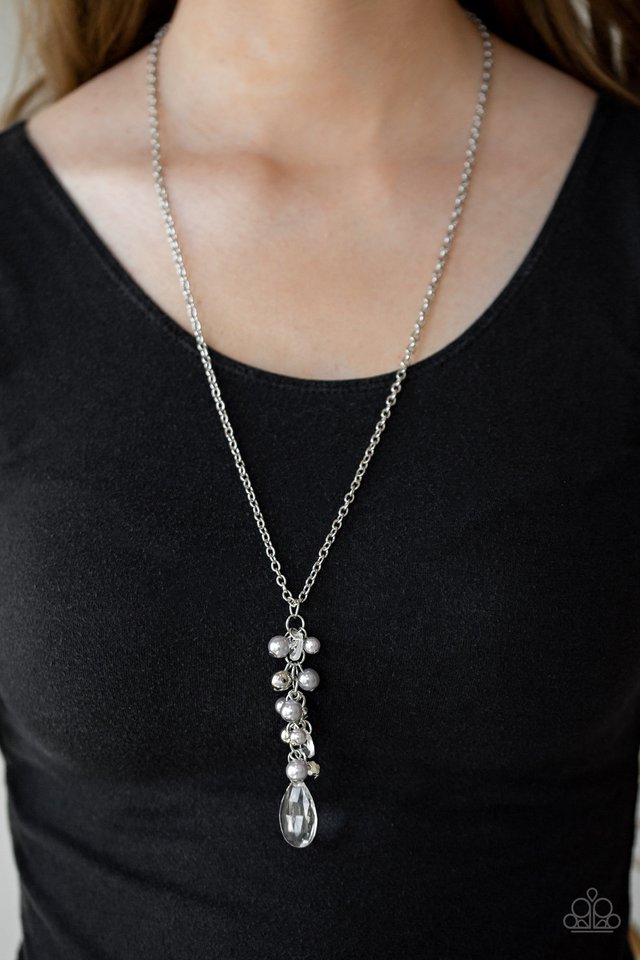 Paparazzi ♥ Teardrop Serenity - Silver ♥ Necklace