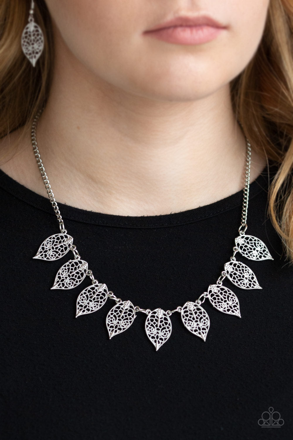 Paparazzi ♥ Leafy Lagoon - Silver ♥  Necklace