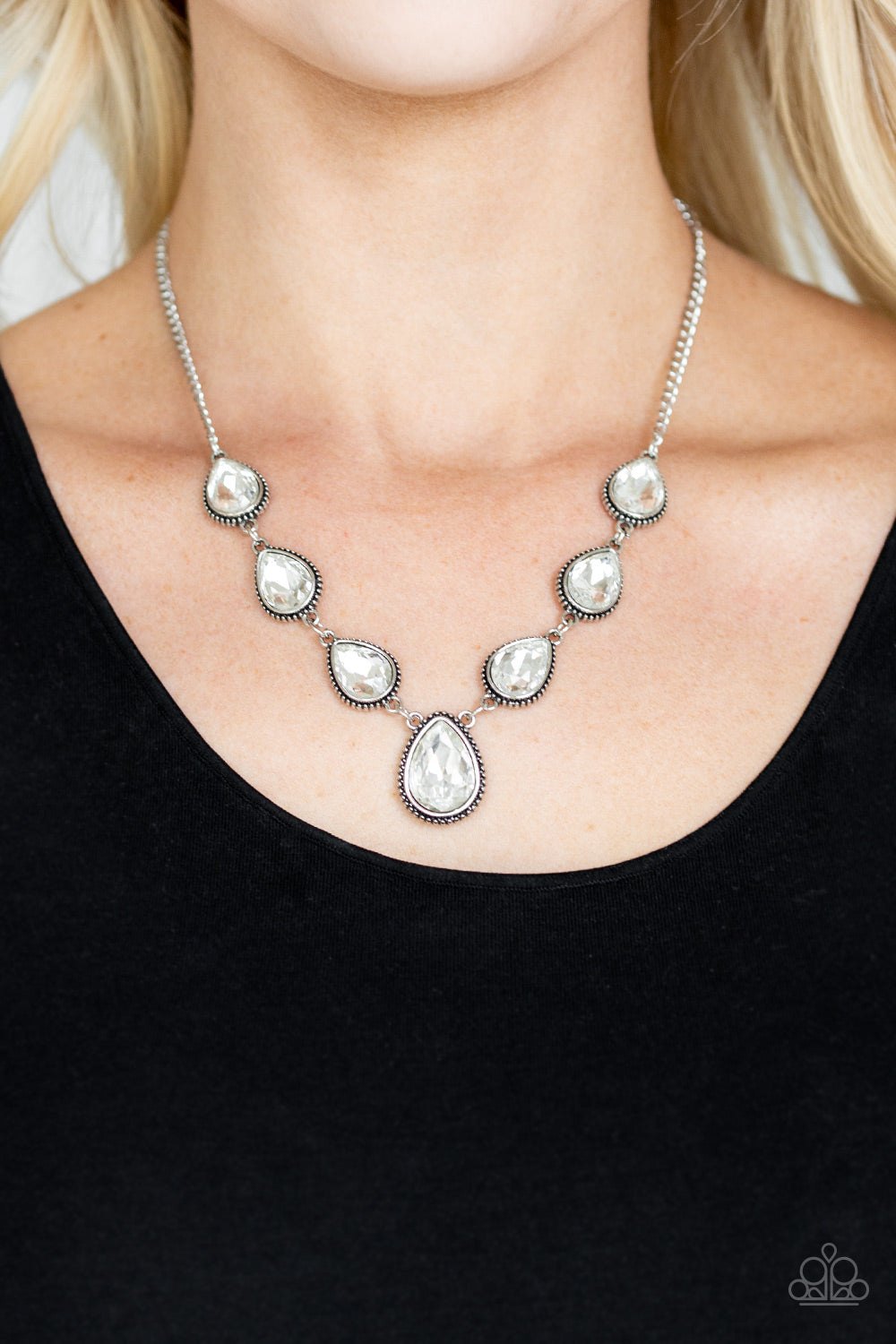 Paparazzi ♥ Socialite Social - White ♥  Necklace