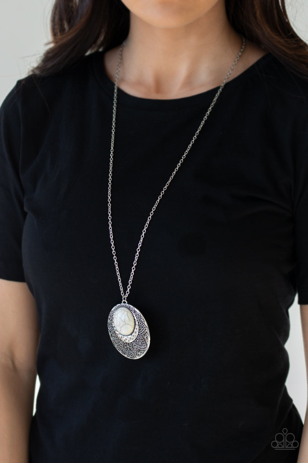 Paparazzi ♥ Medallion Meadow - White ♥  Necklace