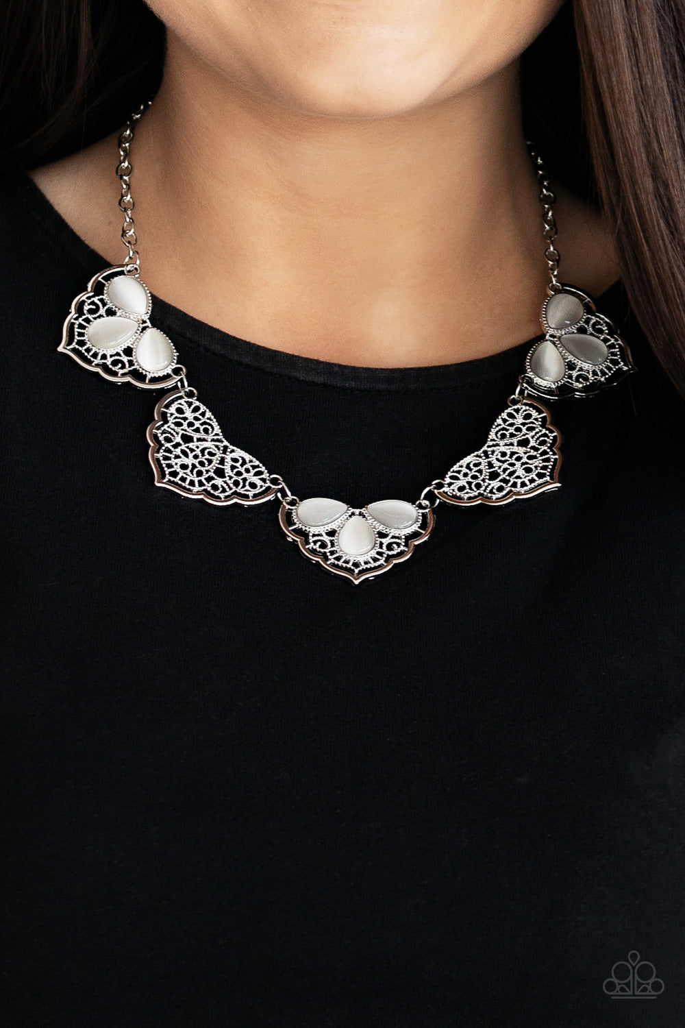 Paparazzi ♥ East Coast Essence - White ♥  Necklace