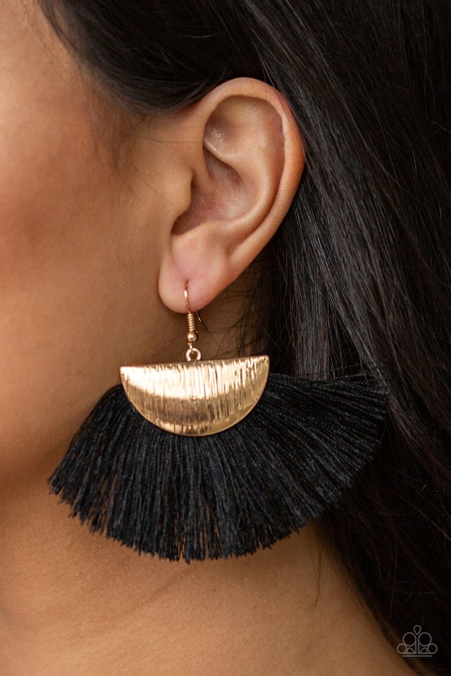 Paparazzi ♥ Fox Trap - Black ♥ Earrings