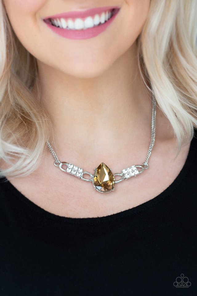 Paparazzi ♥ Way To Make An Entrance - Brown ♥ Necklace