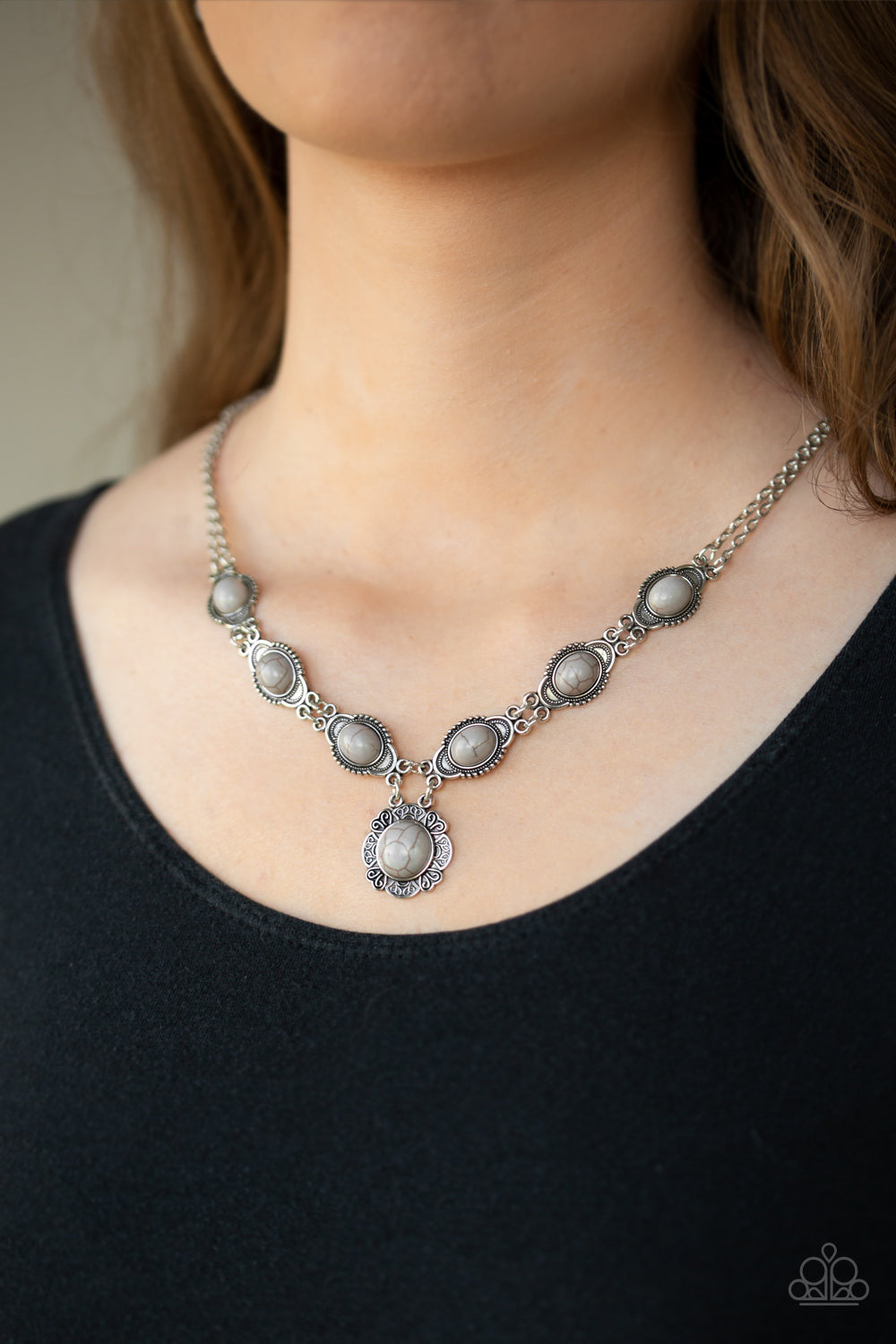 Paparazzi ♥ Desert Dreamin - Silver ♥  Necklace