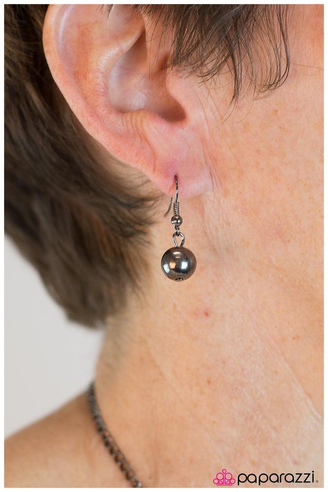 Paparazzi ♥ Make Way - Black ♥ Necklace