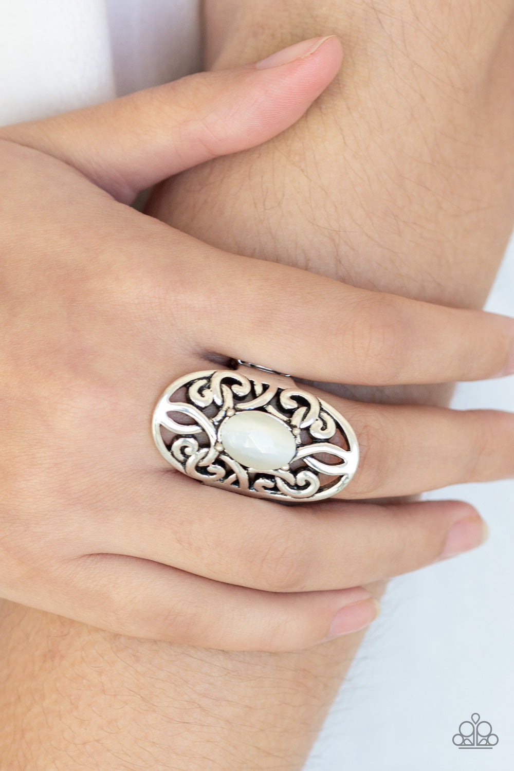 Paparazzi ♥ GLEAM Big - White ♥  Ring