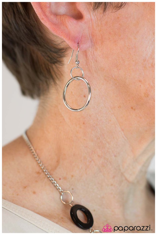 Paparazzi ♥ See the Distinction? - Black ♥ Necklace