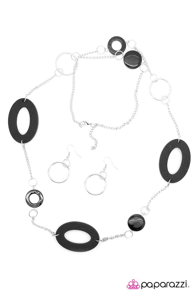 Paparazzi ♥ See the Distinction? - Black ♥ Necklace