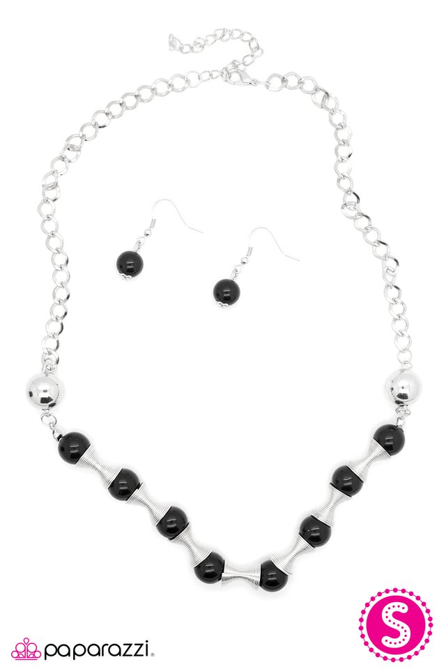 Paparazzi ♥ Spring To MInd - Black ♥ Necklace