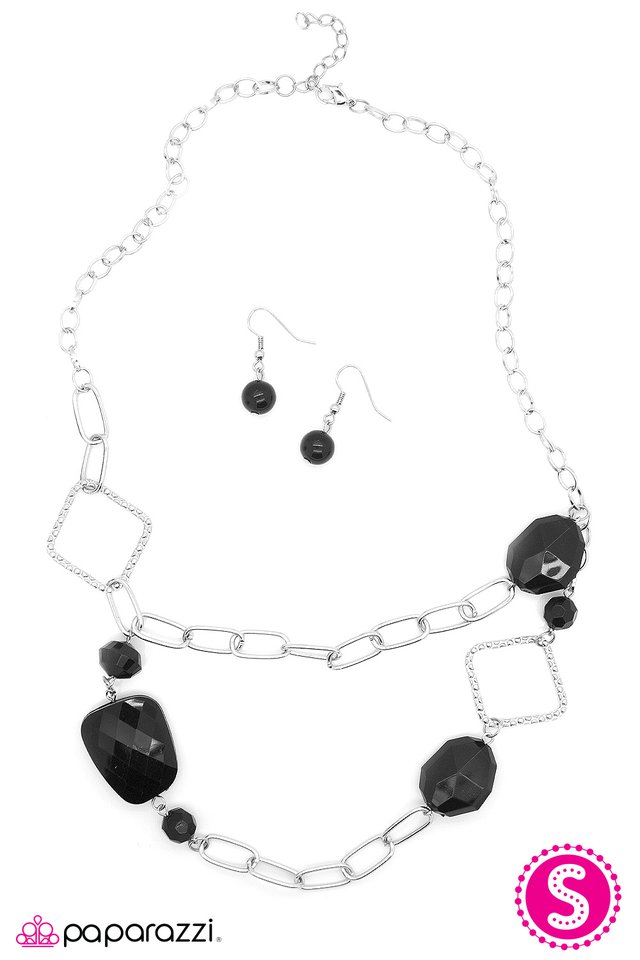 Paparazzi ♥ A Little Get Together - Black ♥ Necklace