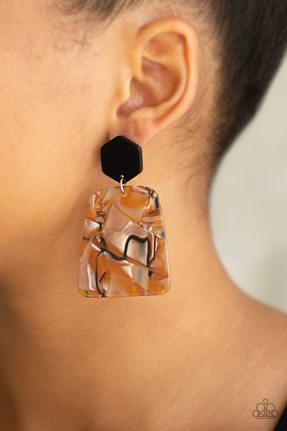 Paparazzi ♥ Majestic Mariner - Brown ♥  Post Earrings