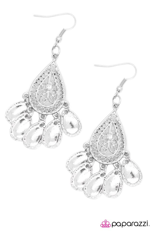 Paparazzi ♥ Forget Me Not - White ♥ Earrings