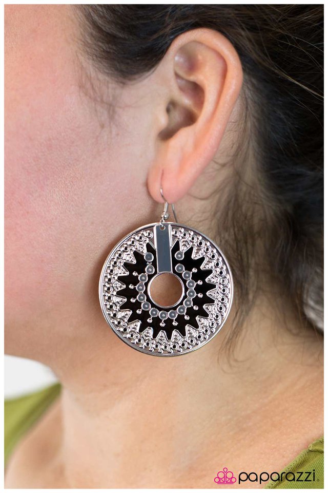 the-essence-of-radiance-black-p5tr-bkxx-005xx