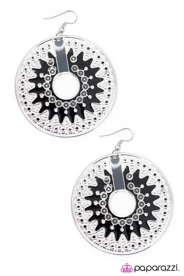 Paparazzi ♥ The Essence of Radiance - Black ♥ Earrings
