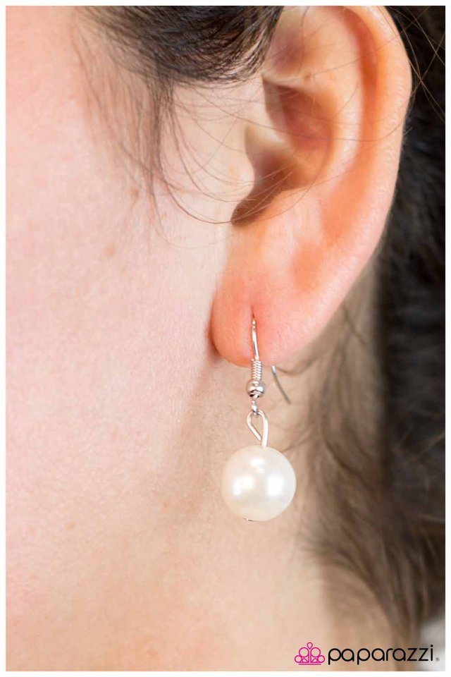 Paparazzi ♥ Make It Work - White ♥ Necklace