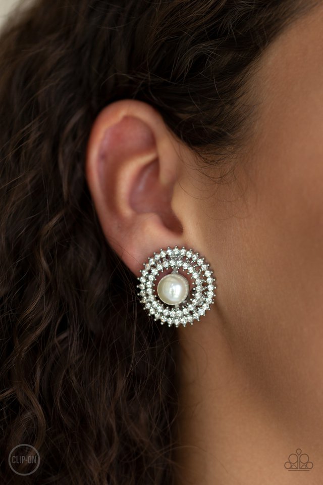 Paparazzi ♥ Broadway Breakout - White ♥ Clip-On