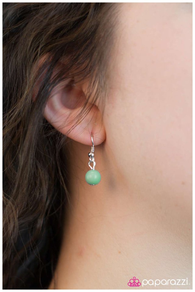 Paparazzi ♥ A Moment Like This - Green ♥ Necklace