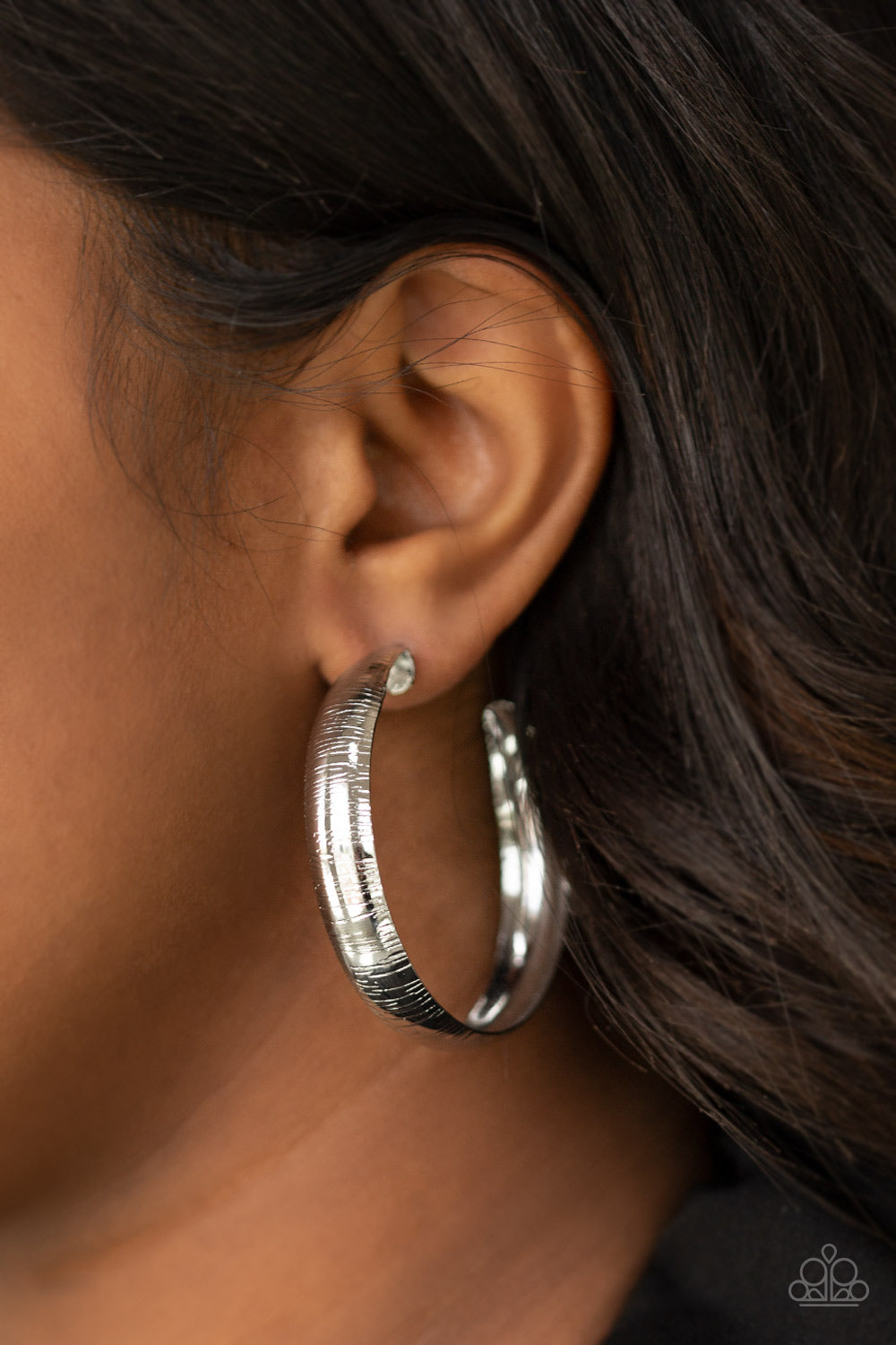 Paparazzi ♥ Hoop Wild - Silver ♥  Earrings