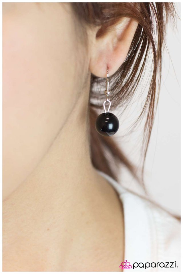 Paparazzi ♥ I Cannot Deny - Black ♥ Necklace