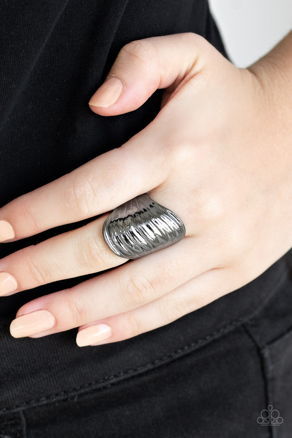 Paparazzi ♥ Made That SWAY - Black ♥  Ring
