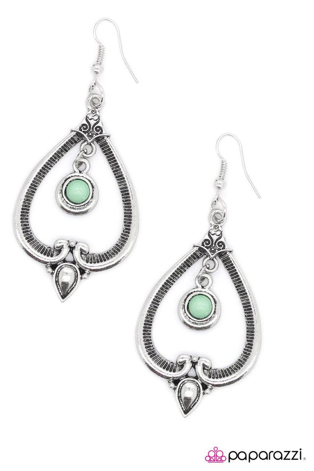 Paparazzi ♥ Go It Alone - Green ♥ Earrings