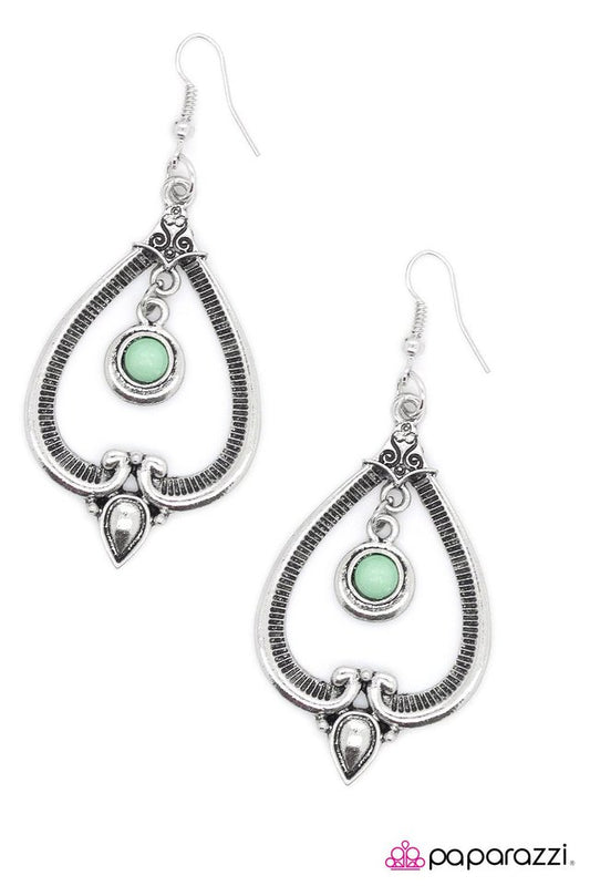 Paparazzi ♥ Go It Alone - Green ♥ Earrings