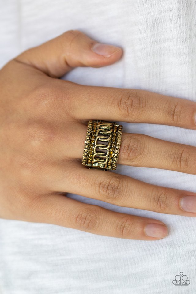 Paparazzi ♥ Out For The Count - Brass ♥ Ring