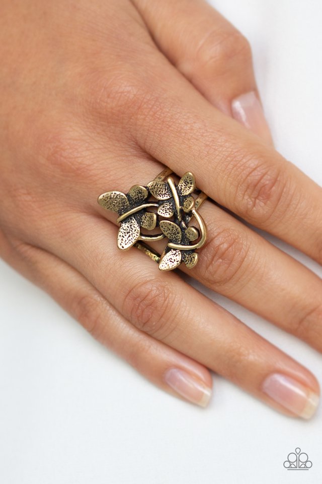 Paparazzi ♥ Full Of Flutter - Brass ♥ Ring