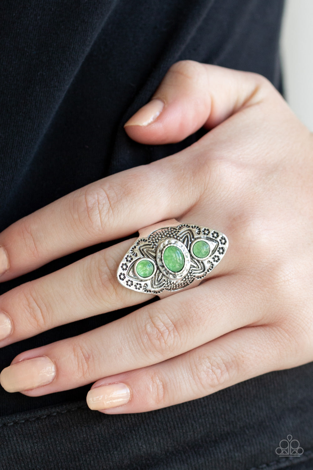 Paparazzi ♥ Malibu Mystic - Green ♥  Ring