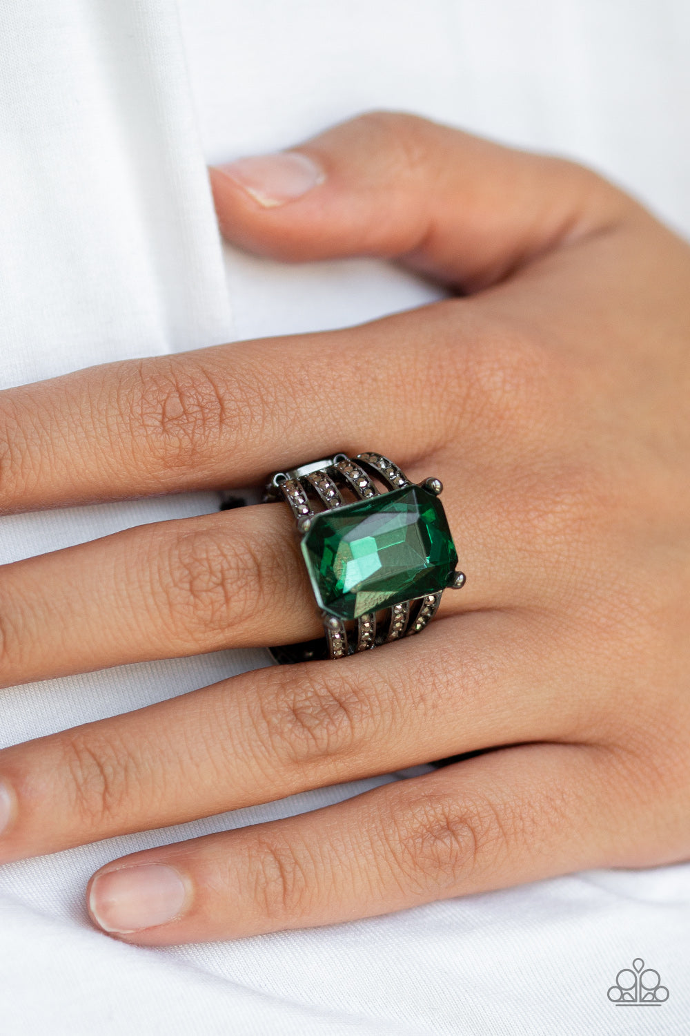Paparazzi ♥ Expect Heavy REIGN - Green ♥  Ring
