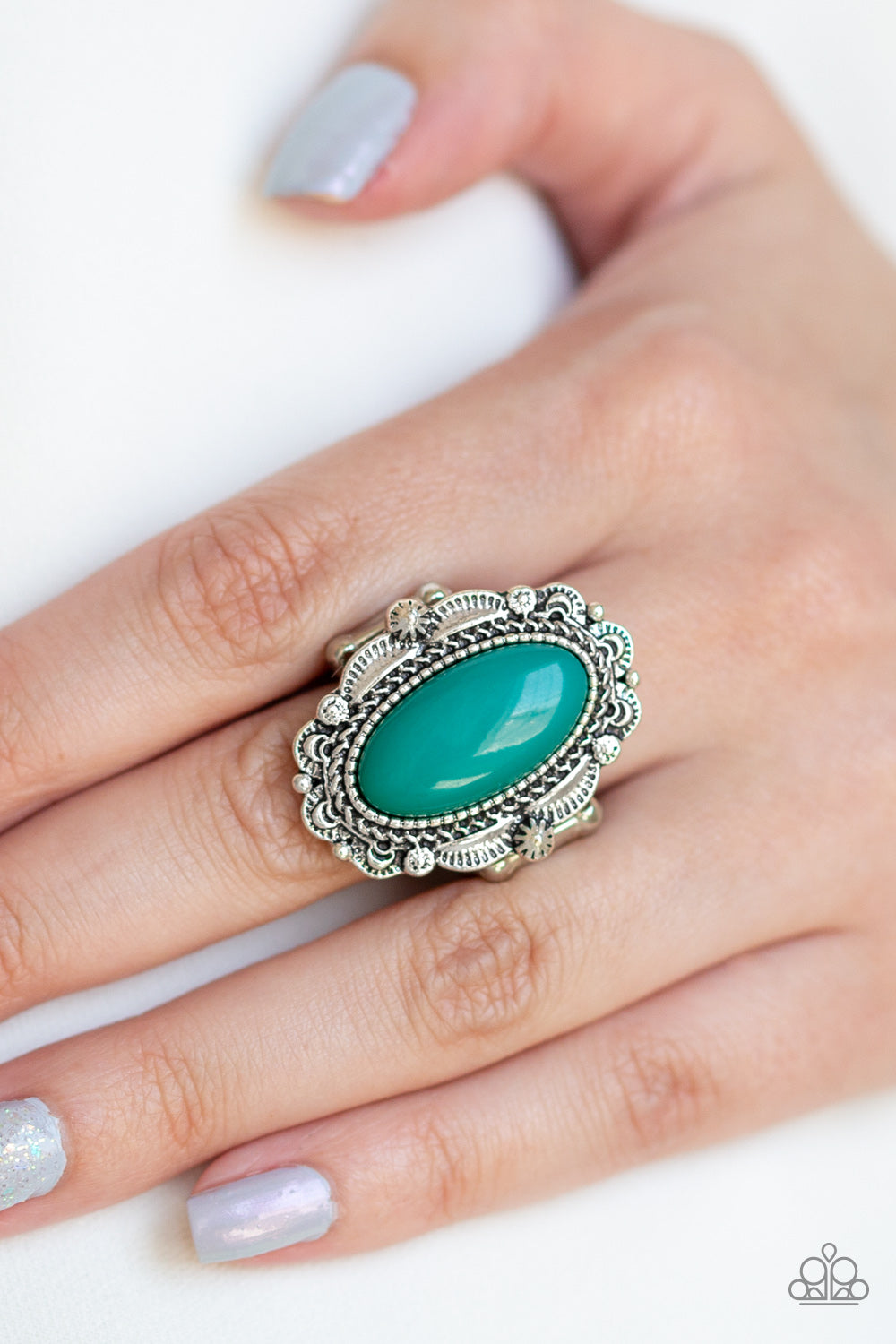 Paparazzi ♥ Malibu Majestic - Green ♥  Ring