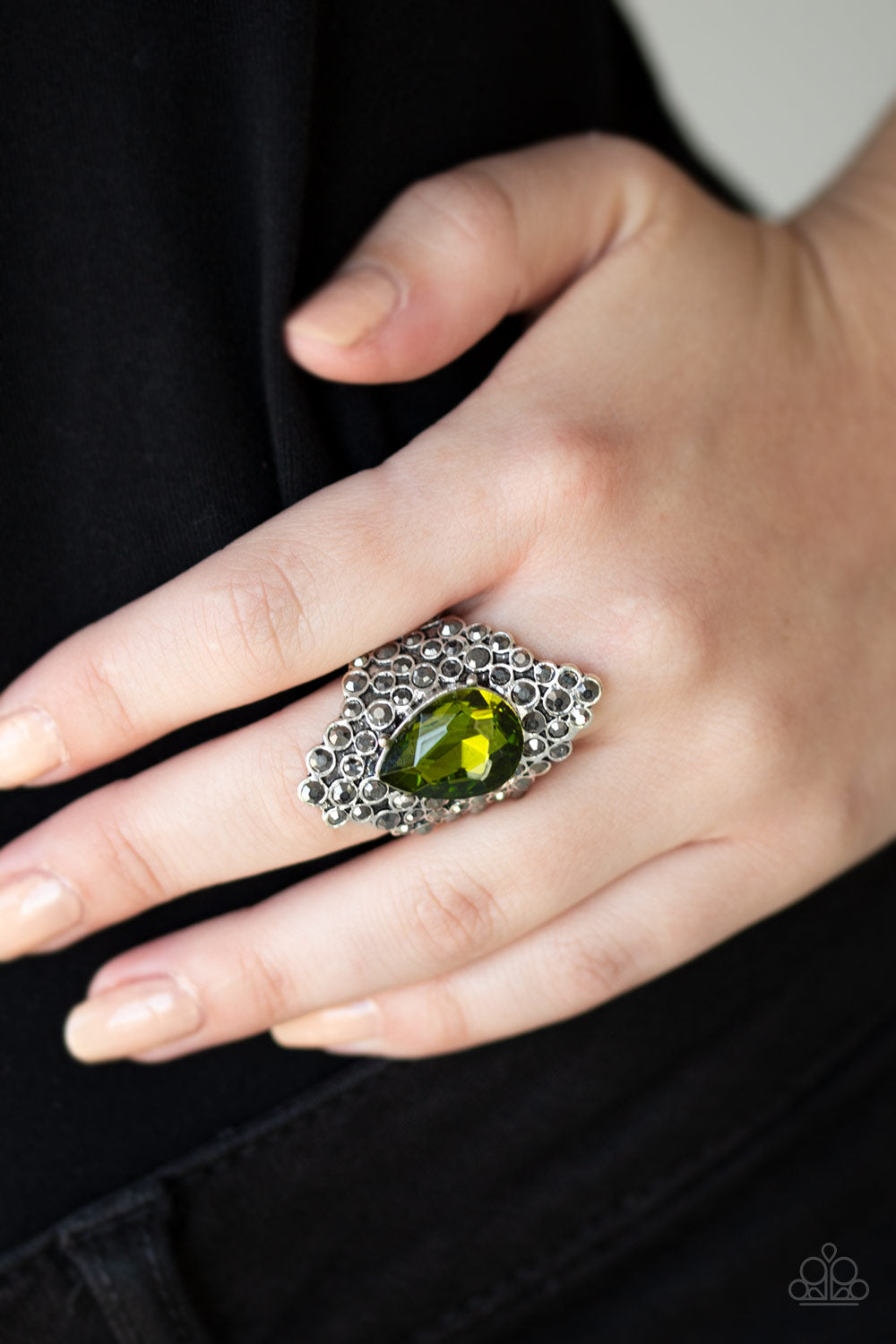 Paparazzi ♥ Hollywood Heiress - Green ♥  Ring